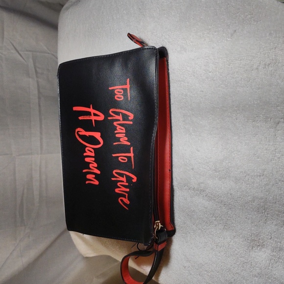NWT Victoria's Secret Travel / Make-up Bag - Black & Red w/Wrist Strap - Picture 6 of 12